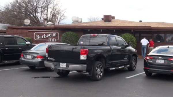 The Barbecue inn parking lot, lots of cars